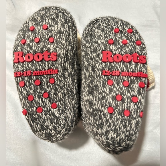 Roots baby toque and booties set. Size 12-18months. Grey Oat Mix colour - Picture 8 of 8